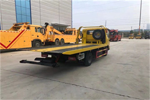 平定非事故拖车